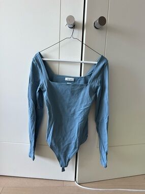 Aritzia babaton contour Long Sleeve Square Neck Bodysuit in Powder Blue